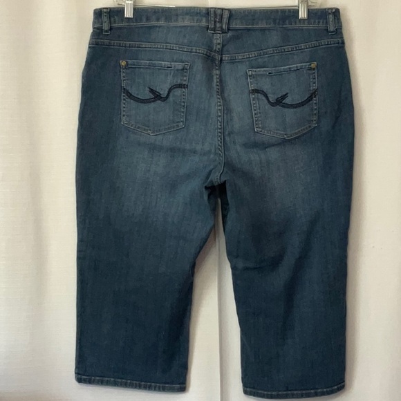 Relativity Women’s Denim Capri Jeans Size 18W - Picture 2 of 11